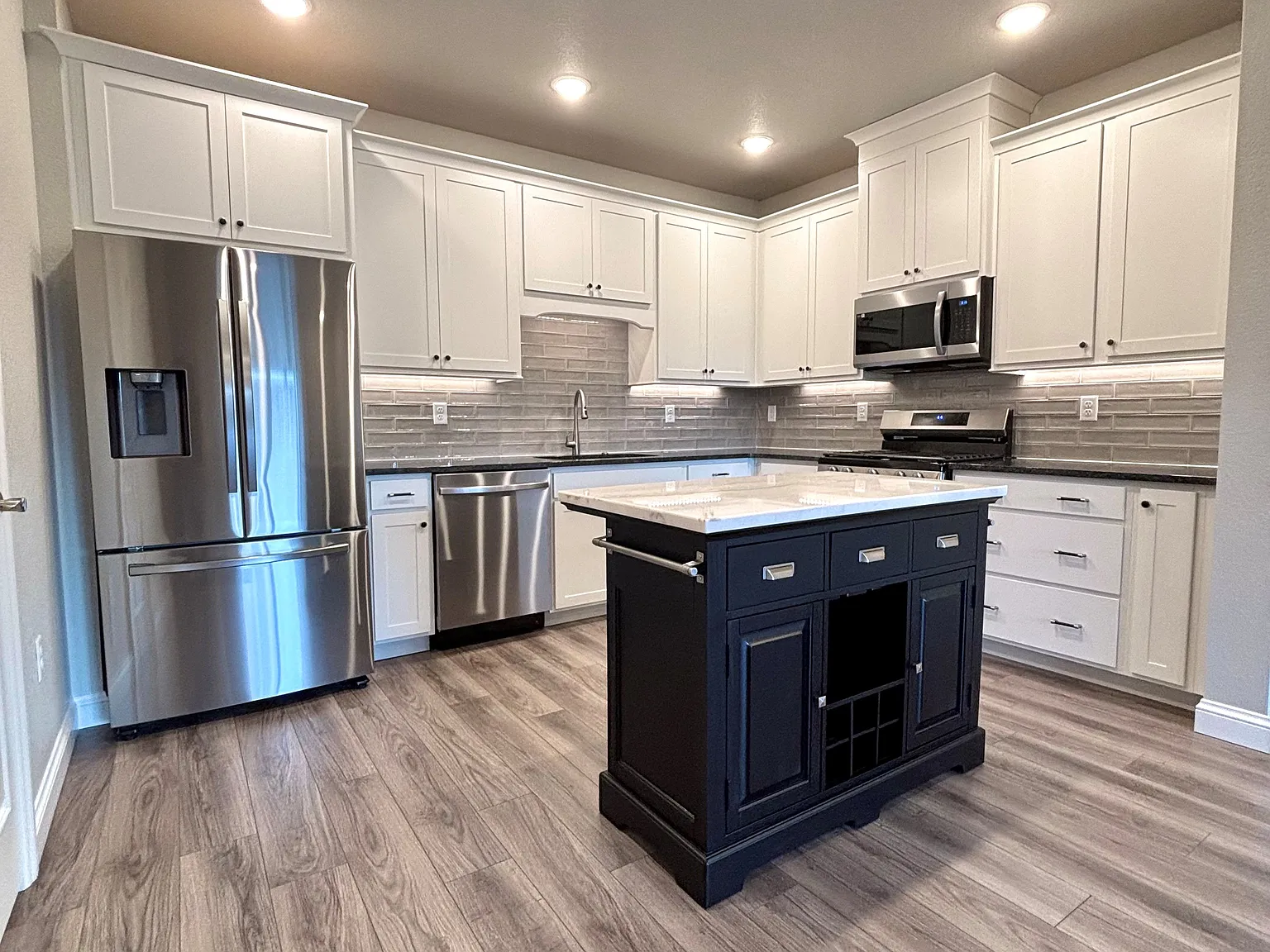 2 bed, 884 sqft, $2,275 — Photo 2
