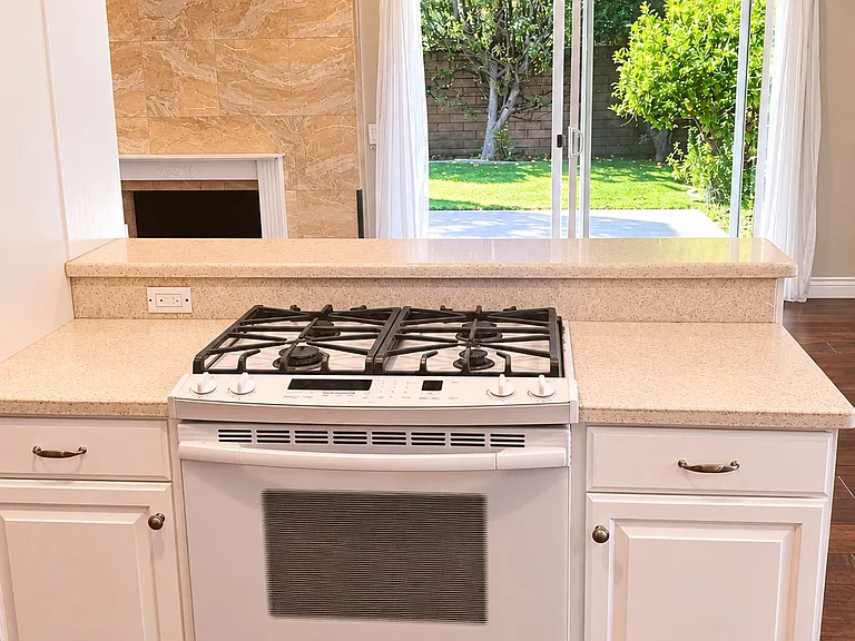 16068 Summershade Dr — Photo 2