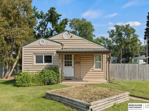 7052 Binney St, Omaha, NE 68104
