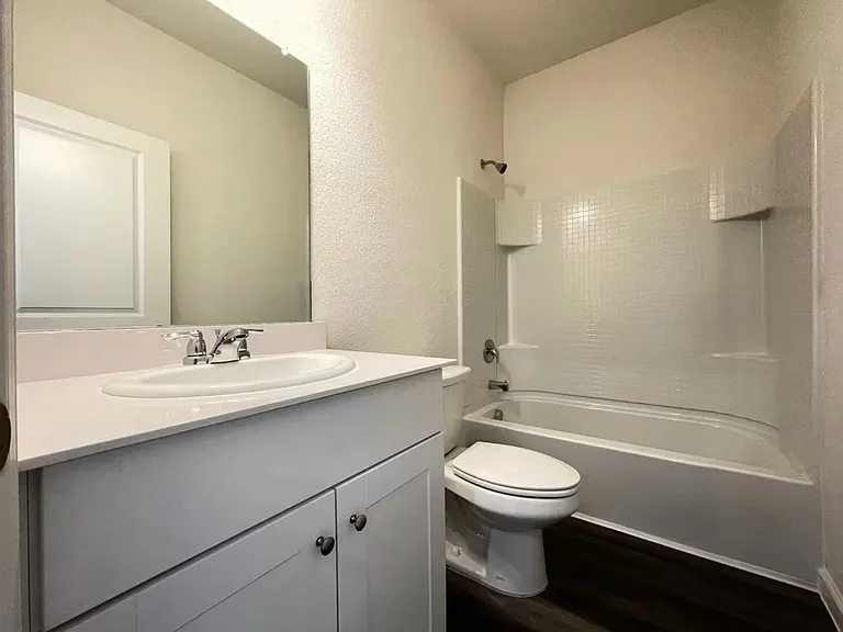 716 Wellington Dr — Photo 15