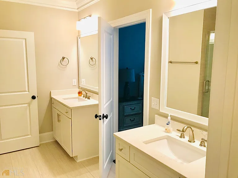 111 Gascoigne Ave #204 — Photo 24