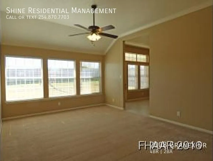 Spacious 4-Bedroom Beauty with Granite Kitchen & Room to Entertain! — Photo 4