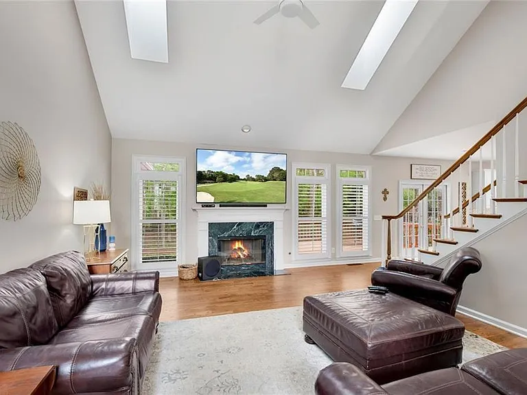 6070 Poplar Spring Dr — Photo 4