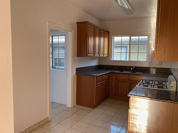 2nd image of 202 E Chestnut St #1/2