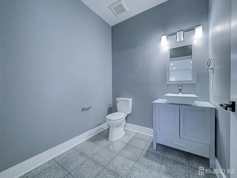 8 Travers Ave #1 — Photo 14