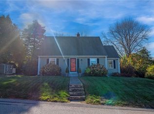 7 Winthrop Dr, Middletown, RI 02842