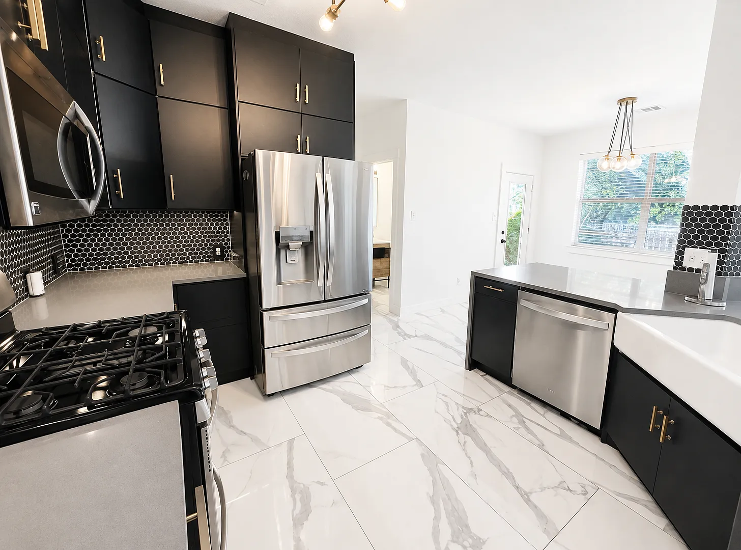 4 bed, 2.5 bath, 2175 sqft, $3,200 — Photo 4