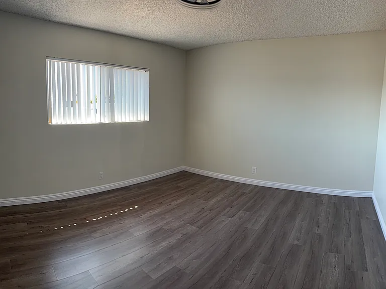 414 E Cedar Ave #17 — Photo 5