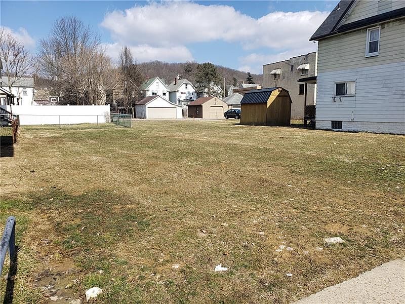 2nd image of 522 W Brady St