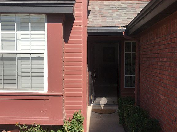 2nd image of 15 Stratford Hall Cir