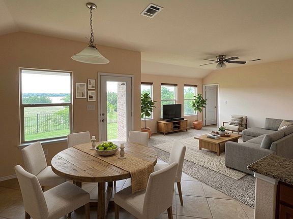 3rd image of 2832 Crescent Lake Dr