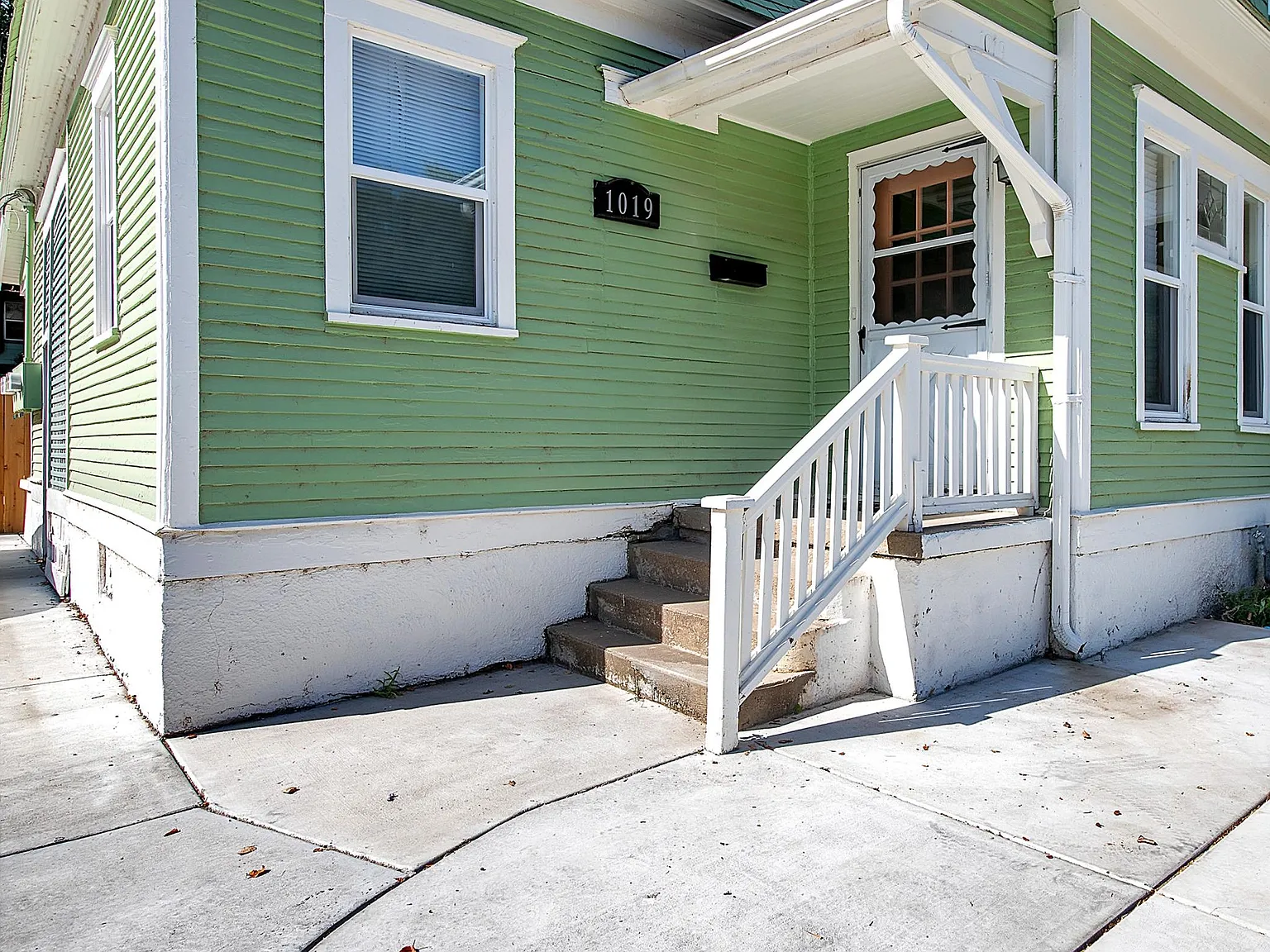 1019 W Franklin Ave — Photo 2