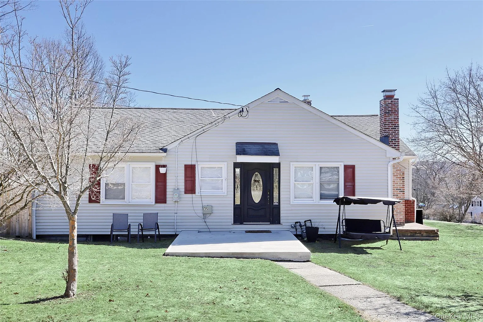 35 Mid Oaks Street photo 1