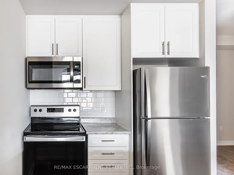 870 Queenston Rd #511 — Photo 6