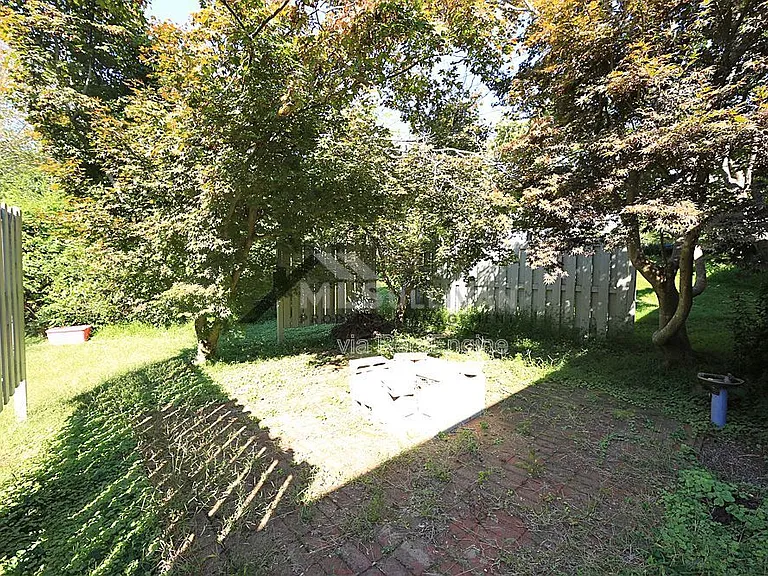100 S Hassel St — Photo 23