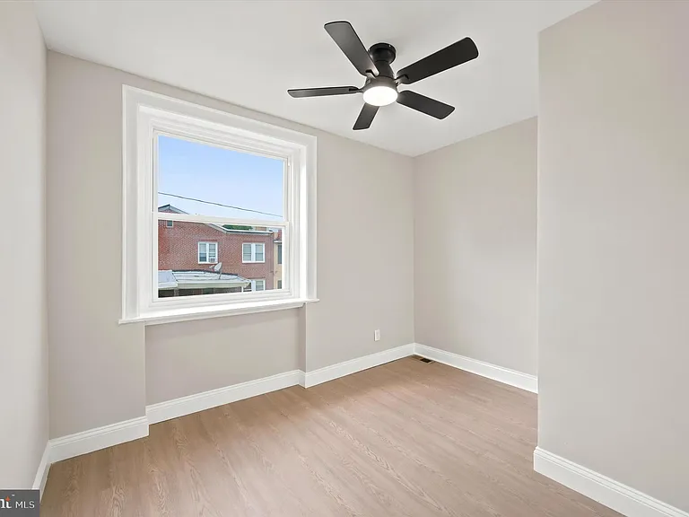 914 E Stafford St — Photo 10
