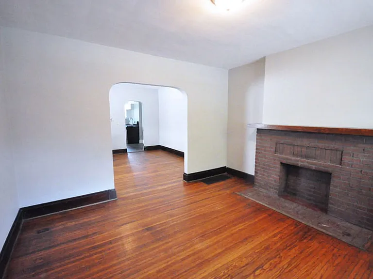 388 Hanford St — Photo 2