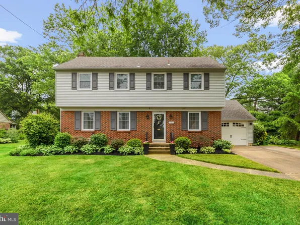 105 Granville Dr, Cherry Hill, NJ 08034