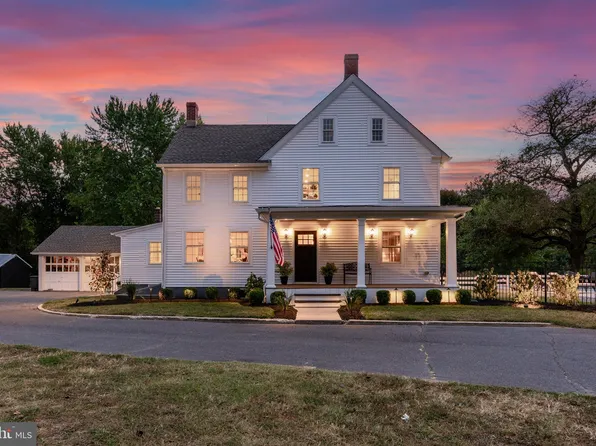 16 Broadacre Dr, Mount Laurel, NJ 08054