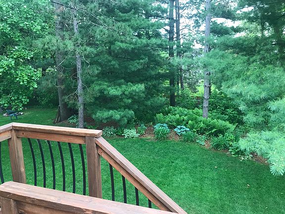 2nd image of 5876 Meadowview Dr