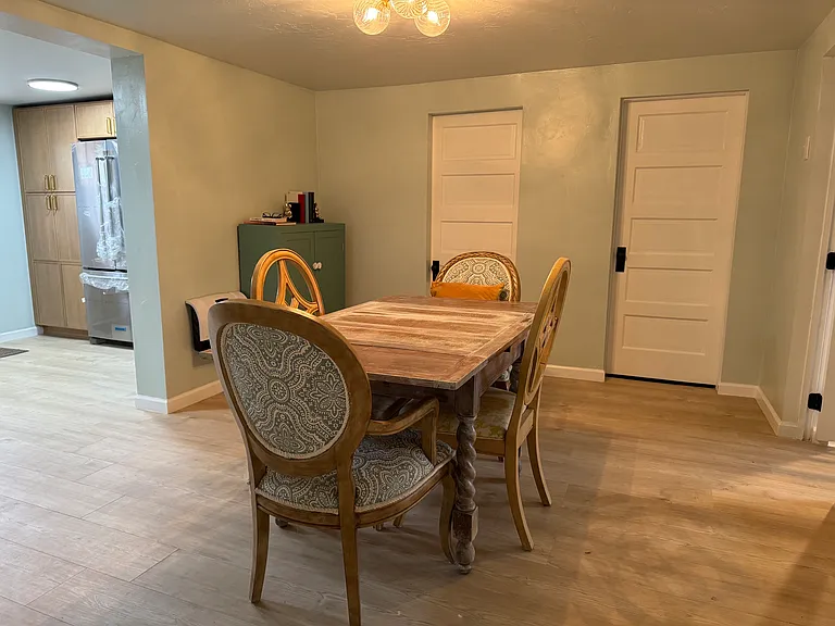 155 N 200 E — Photo 9