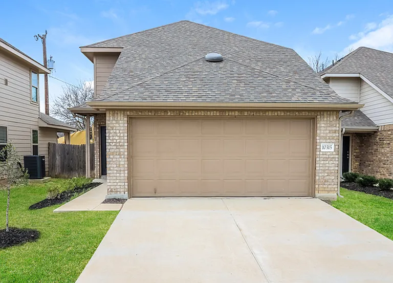 10315 Clearwater Way — Photo 1