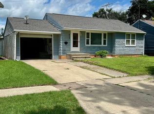 909 1st Ave SE, Clarion, IA 50525