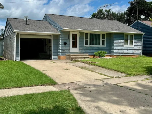 909 1st Ave SE, Clarion, IA 50525