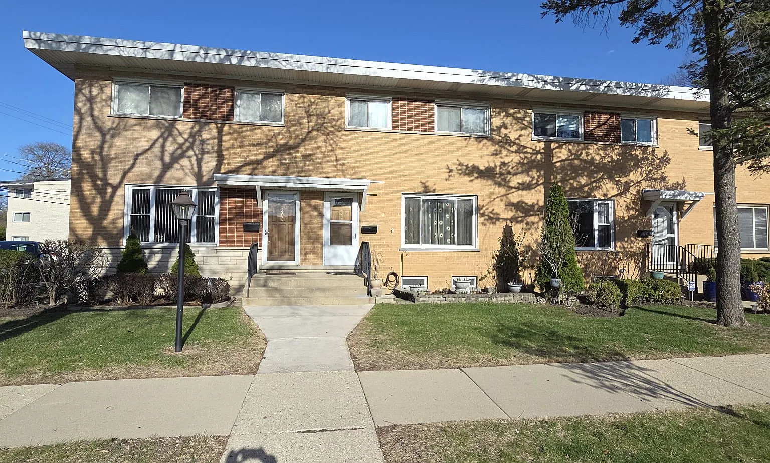 407 E Lincoln St — Photo 1