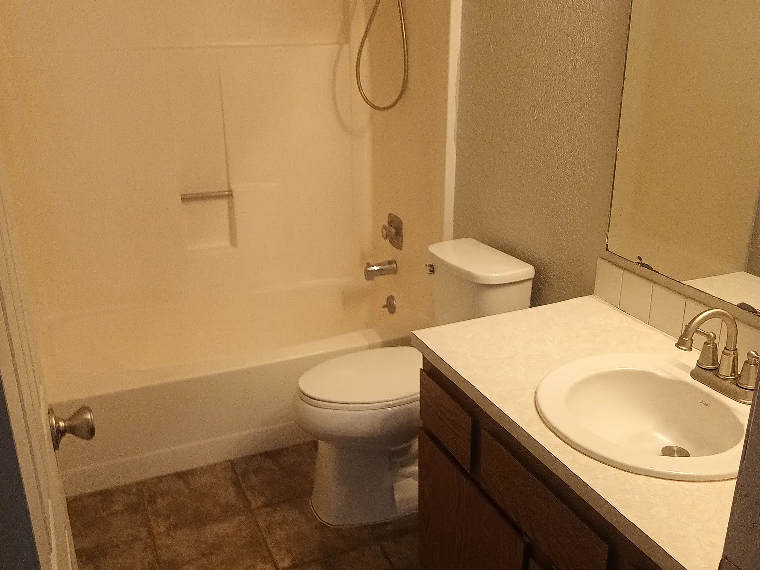 2 bed, 750 sqft, $1,350 — Photo 4