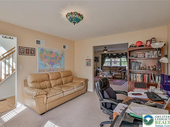 5th image of 909 Heather Ln