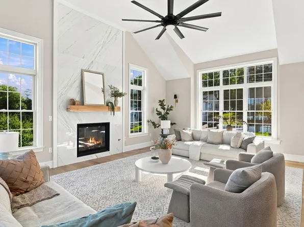 14 Liana St, Woburn, MA 01801