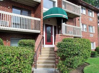 880 N Lakeside Dr APT 2A, Vernon Hills, IL