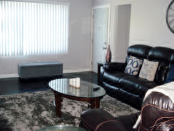 4th image of 2028 Kollen St