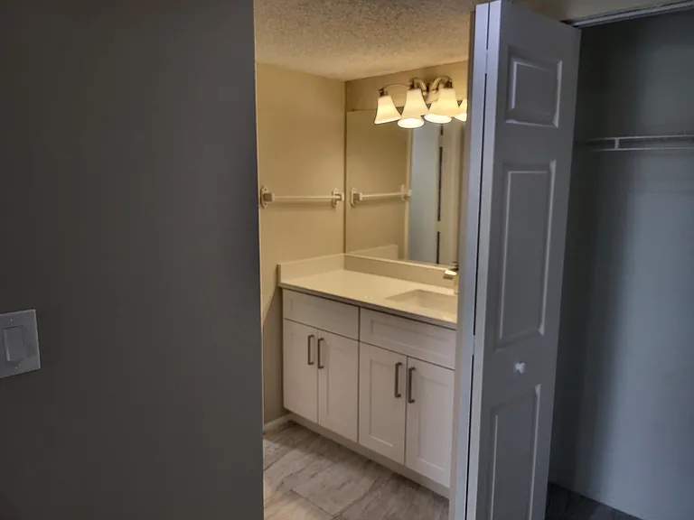1562 SE Royal Green Cir #201 — Photo 13