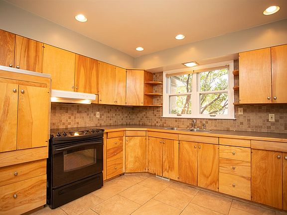 2nd image of 1635 Spring Creek Dr