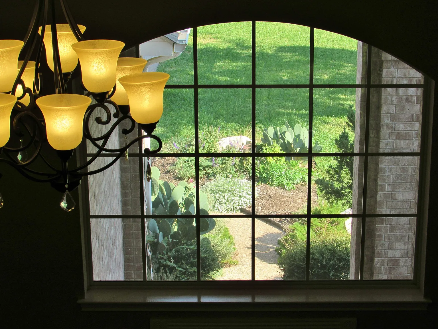 4 bed, 2.5 bath, 2875 sqft, $4,900 — Photo 1