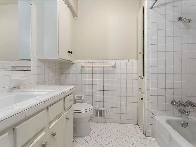 7445 Brentcove Cir — Photo 15