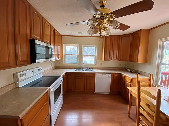 3rd image of 133 Marion St