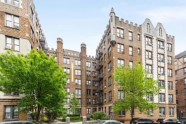 2162 Barnes Avenue in Pelham Parkway