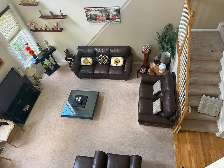 284 Jennifer Ct — Photo 2
