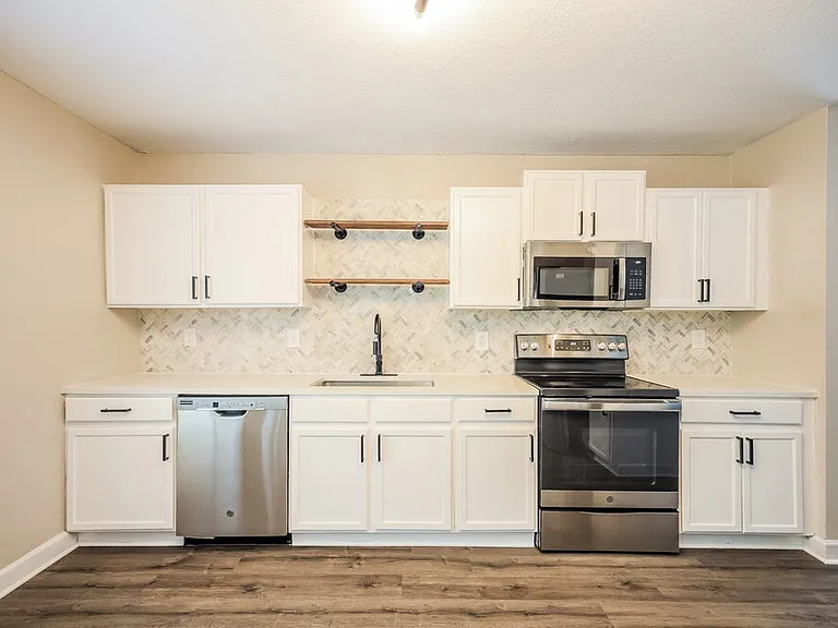 8106 Hoovers Bnd — Photo 8