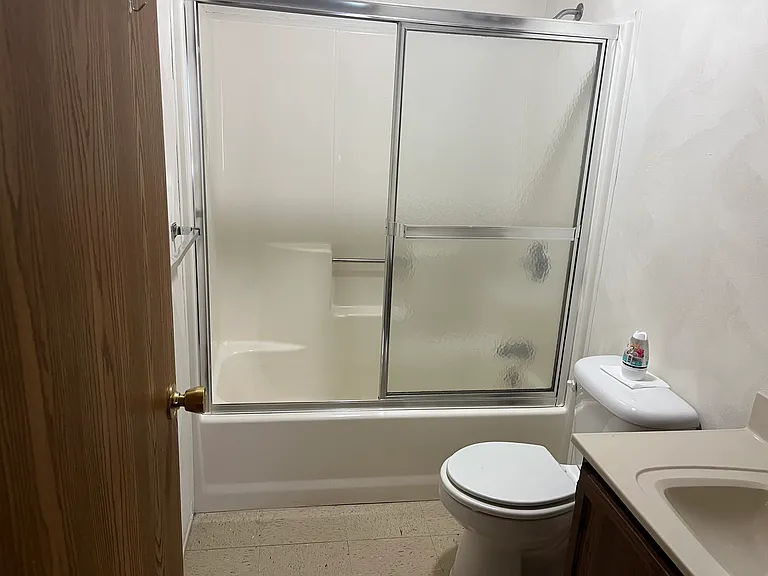 90 N Park Pl #C4 — Photo 2