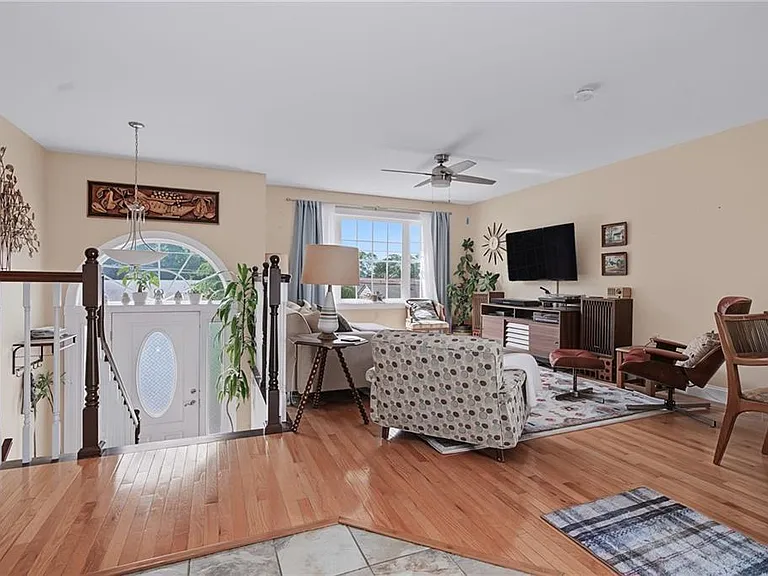 45 Oakwood Ave — Photo 11