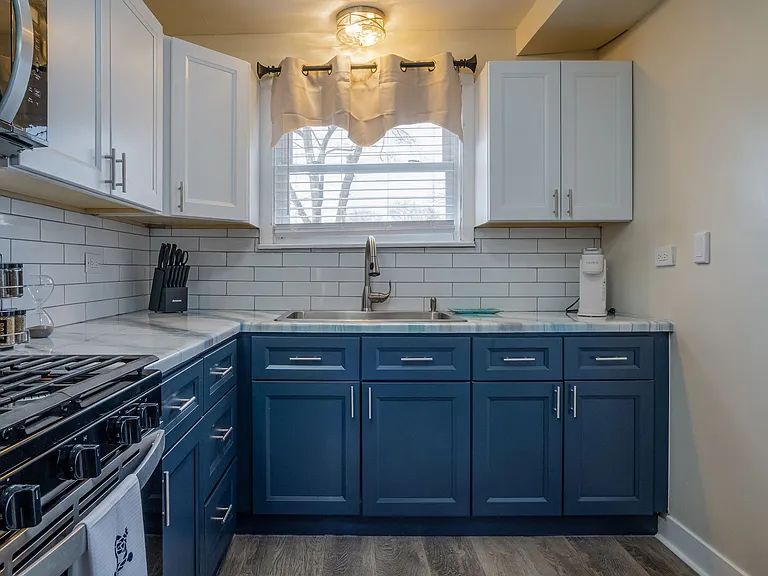 Cora Ave — Photo 8