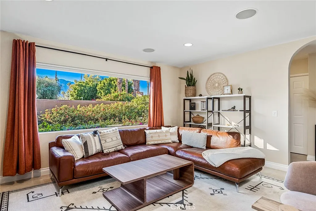 3 bed, 2085 sqft, $4,800 — Photo 1