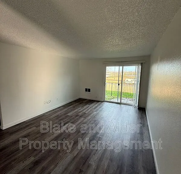 3879 NE 152nd Ave — Photo 4