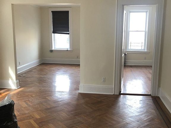 2nd image of 586 Fort Hill Pl #2