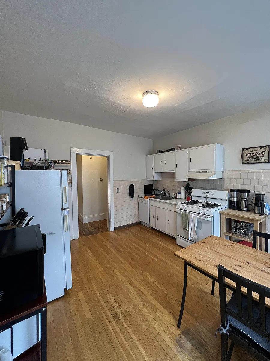Building Photo - Holland St