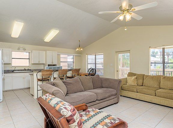 4th image of 206 W Cora Lee Dr